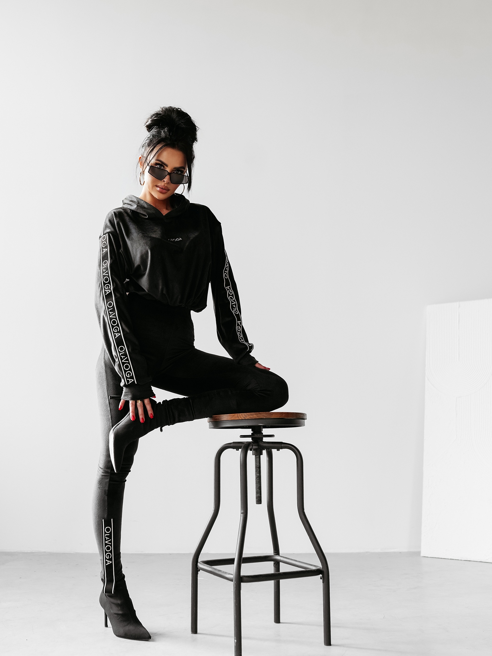 Dres damski welurowy CHANDAL OLAVOGA czarny