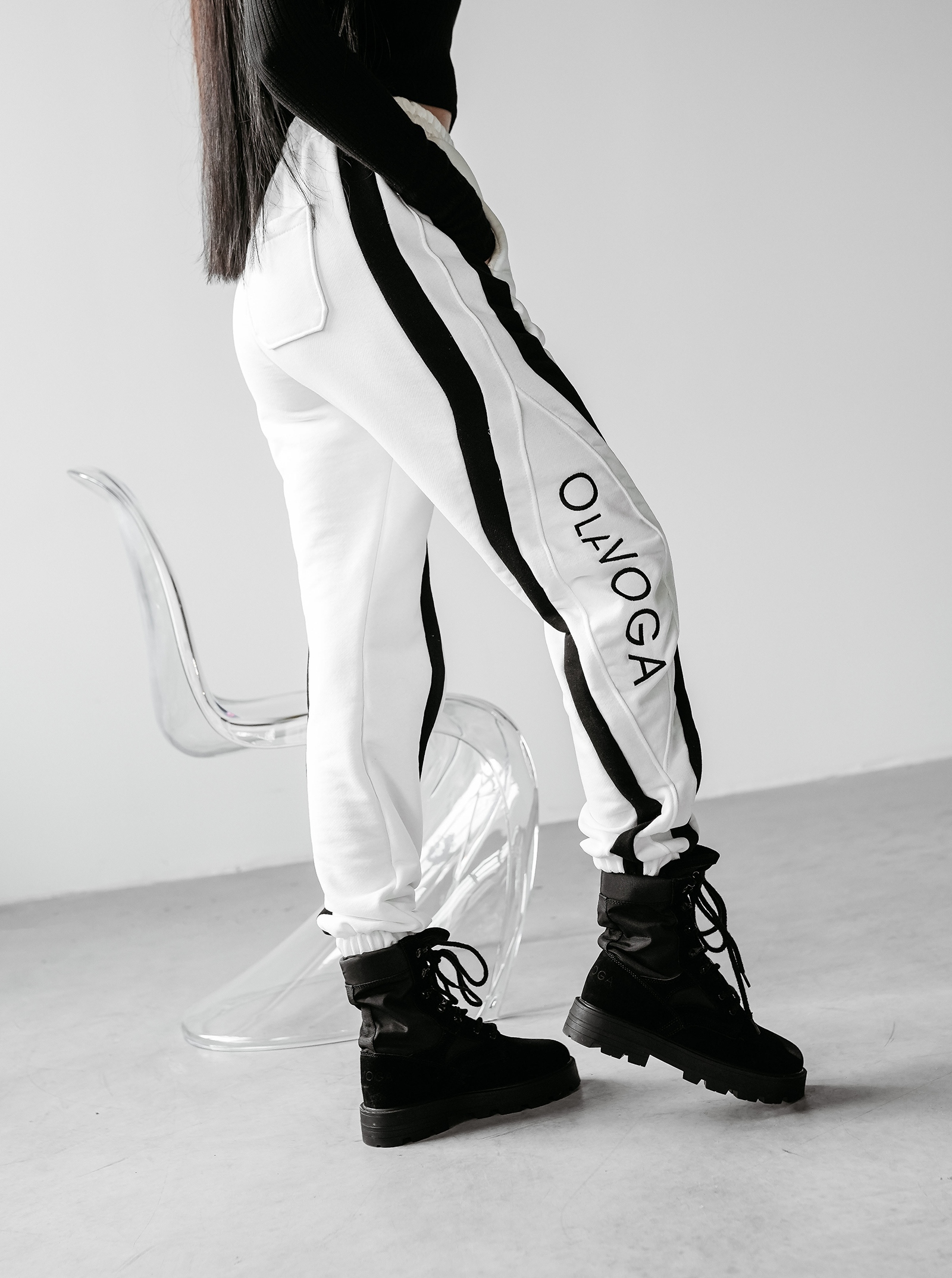 Spodnie bawełniane FICKOR OLAVOGA ecru