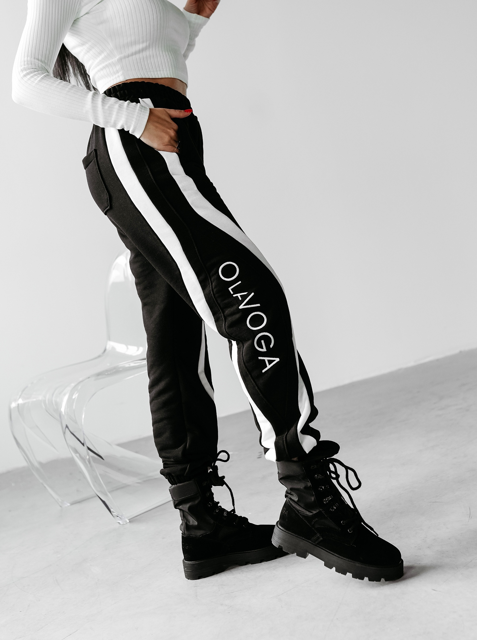 Spodnie bawełniane FICKOR OLAVOGA czarne Spodnie bawełniane FICKOR OLAVOGA czarne