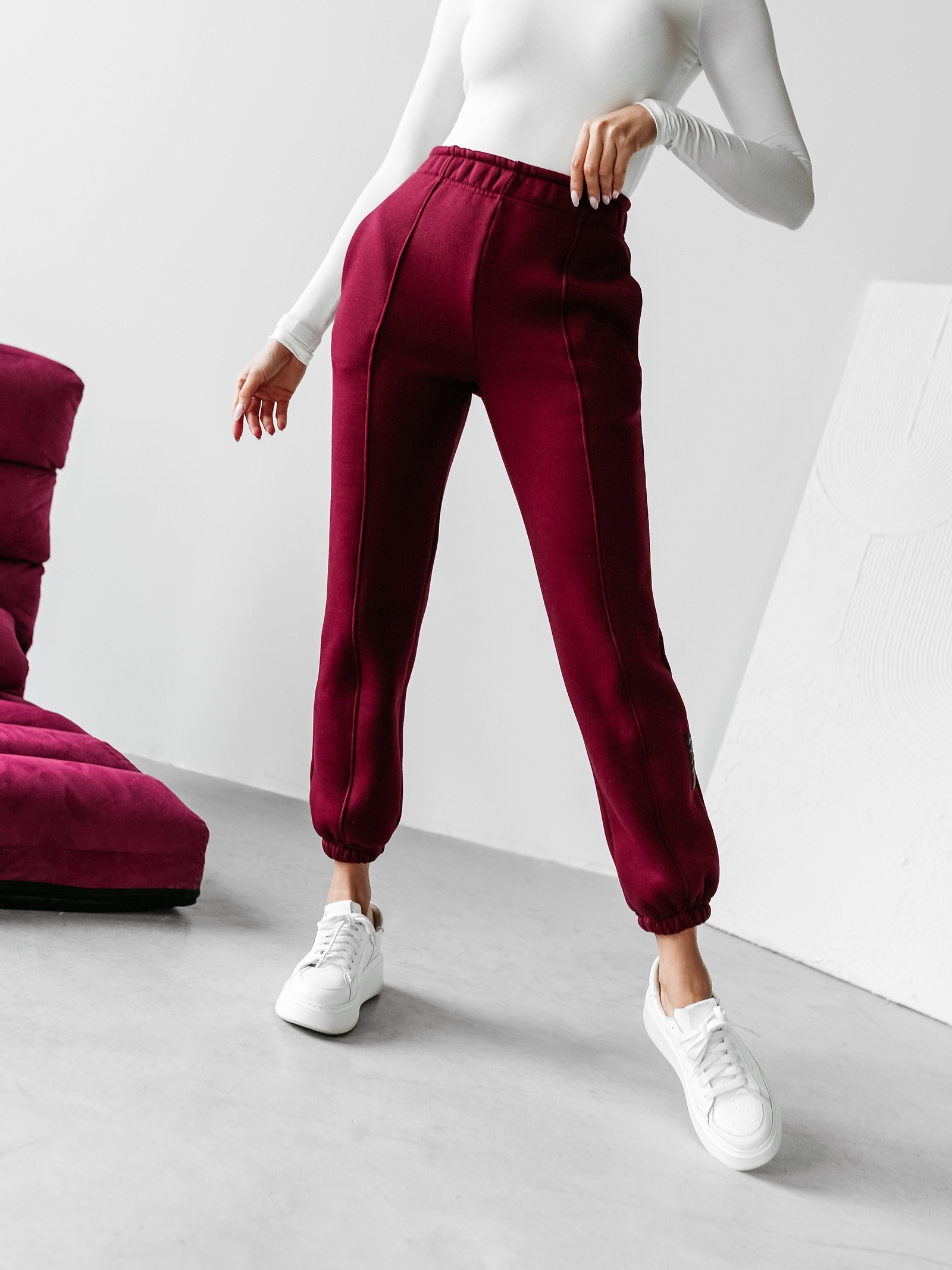 Spodnie sportowe TELO OLAVOGA bordowe