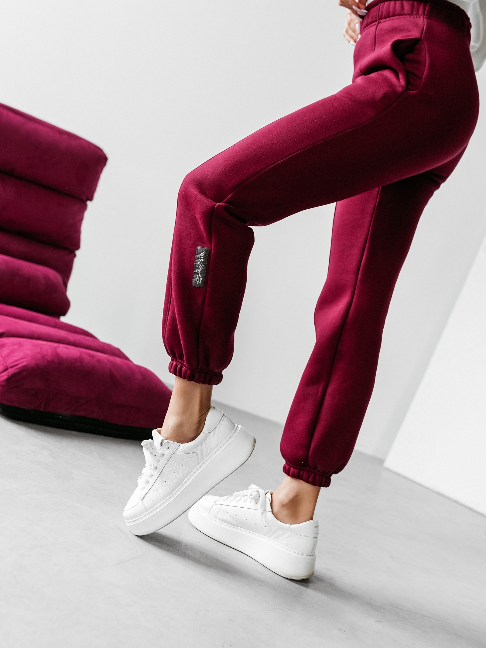 Spodnie sportowe TELO OLAVOGA bordowe