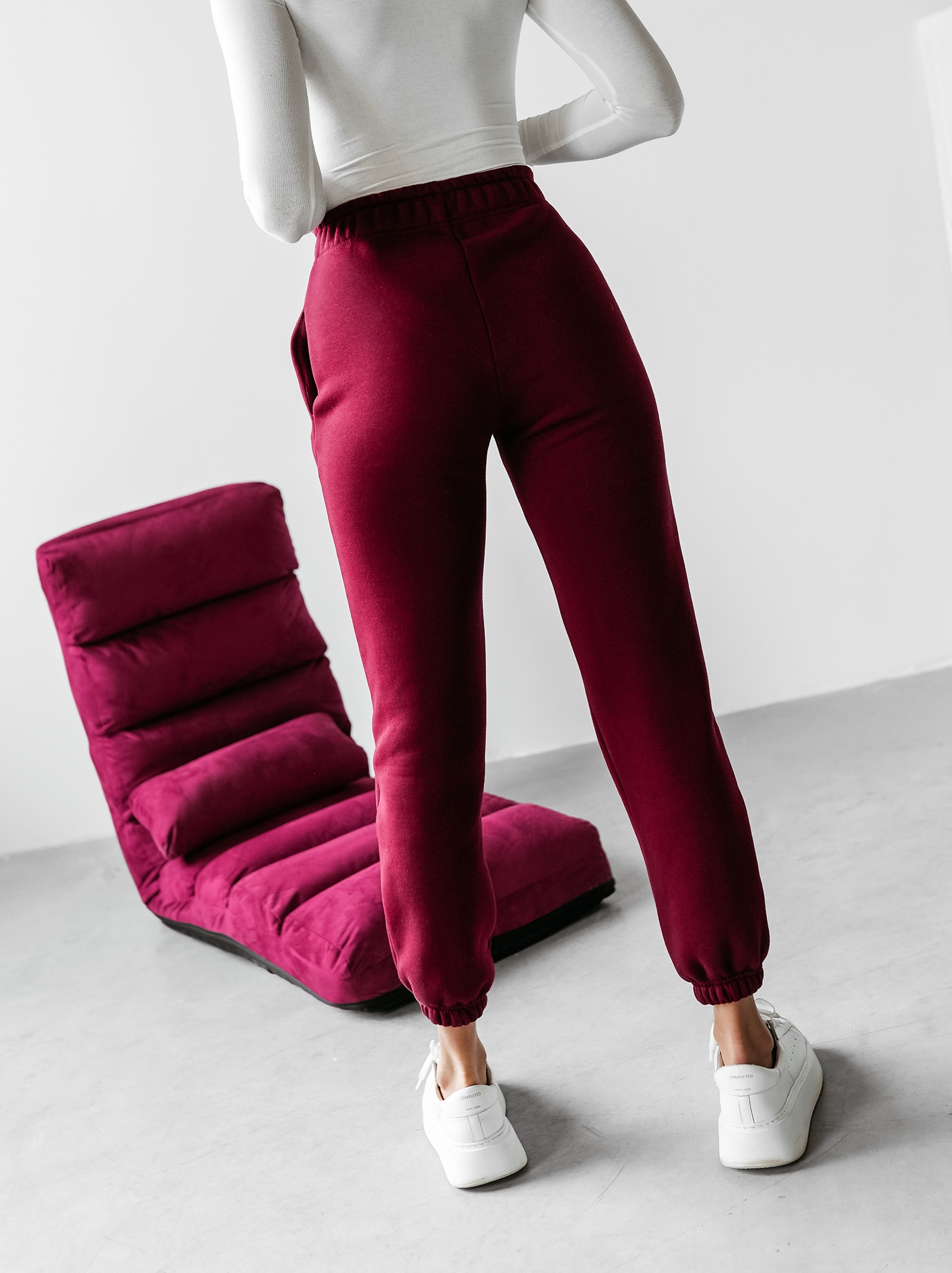 Spodnie sportowe TELO OLAVOGA bordowe