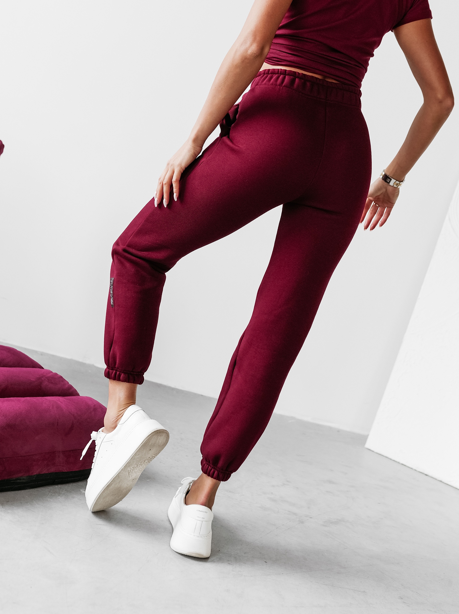 Spodnie sportowe TELO OLAVOGA bordowe