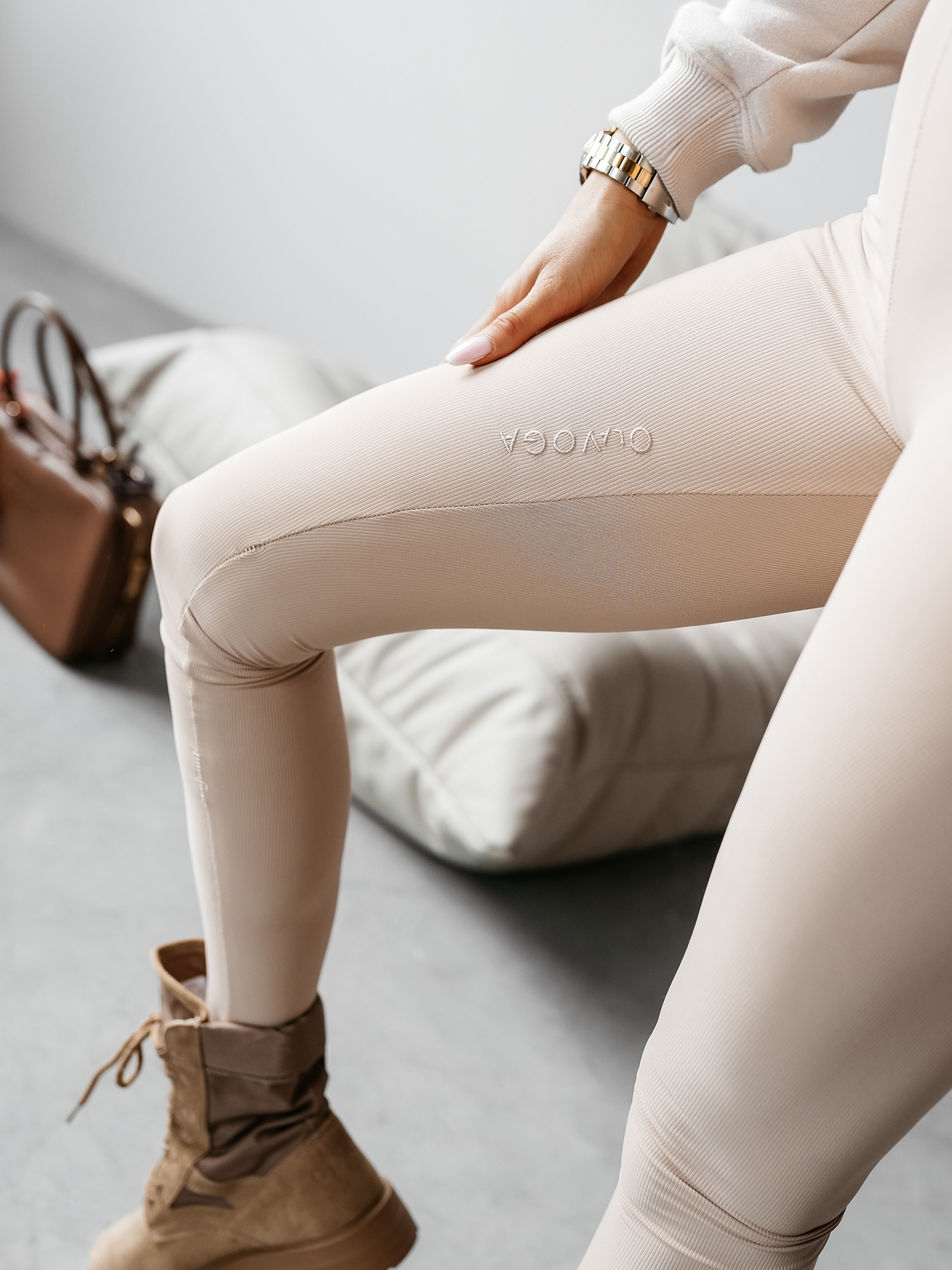 Legginsy przylegające DOPET OLAVOGA beżowe