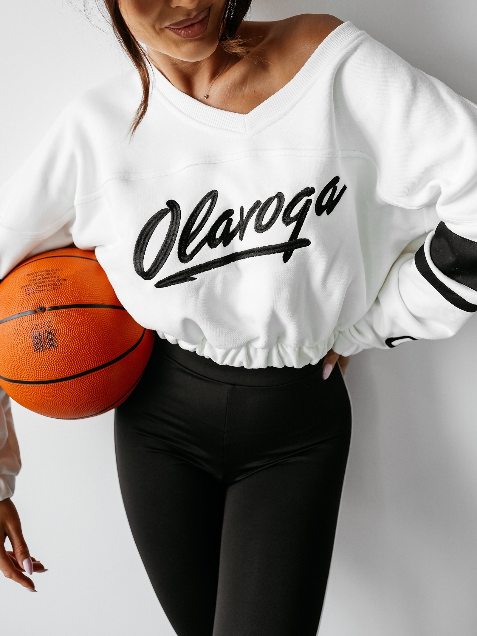 Bluza krótka KIRALI OLAVOGA ecru Bluza krótka KIRALI OLAVOGA ecru