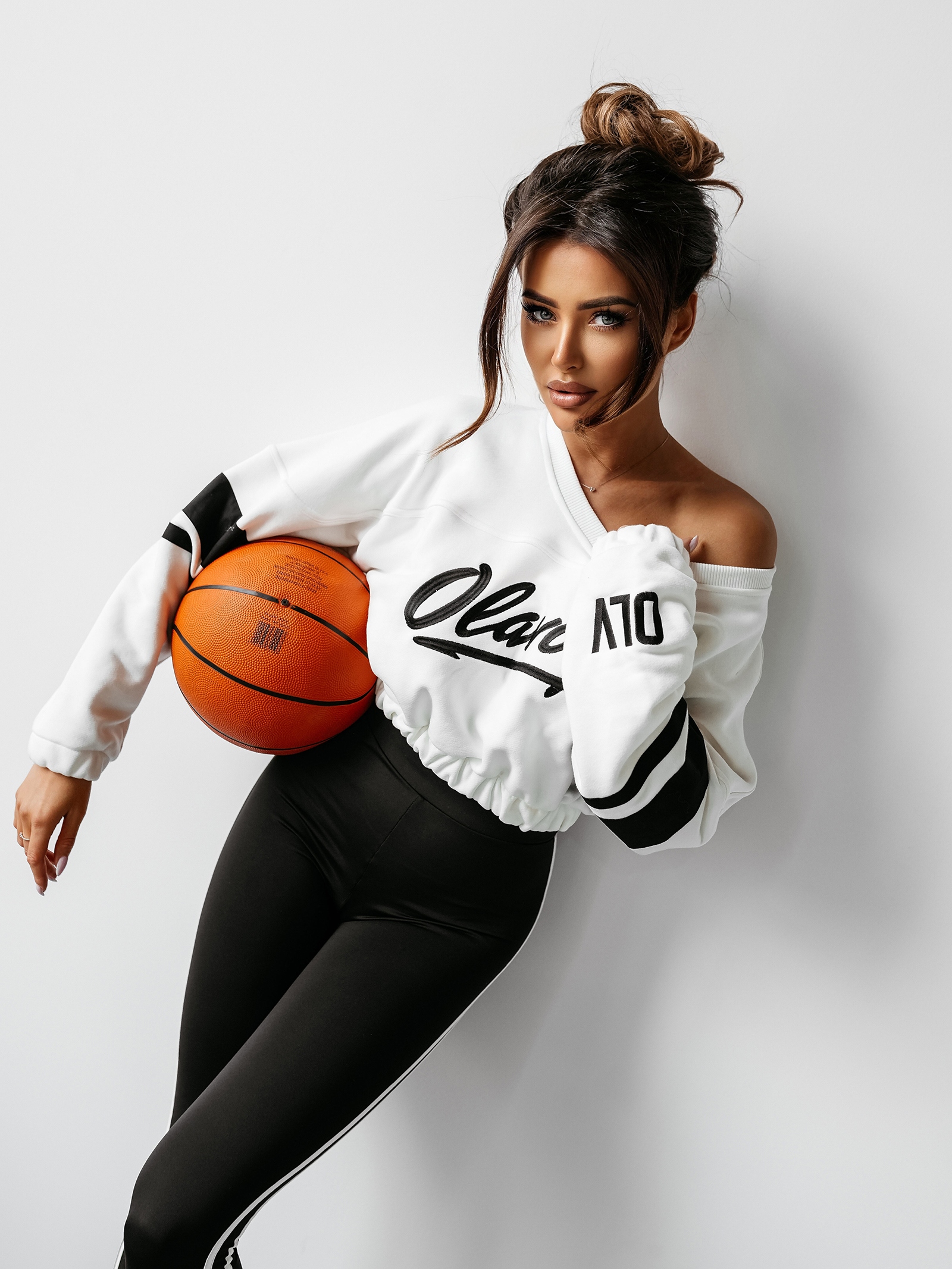 Bluza krótka KIRALI OLAVOGA ecru Bluza krótka KIRALI OLAVOGA ecru