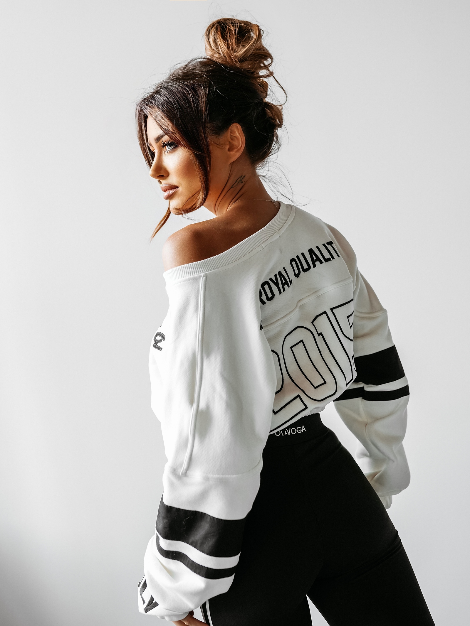 Bluza krótka KIRALI OLAVOGA ecru Bluza krótka KIRALI OLAVOGA ecru