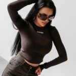 Bluzka przylegająca ATLANTA OLAVOGA czekoladowa