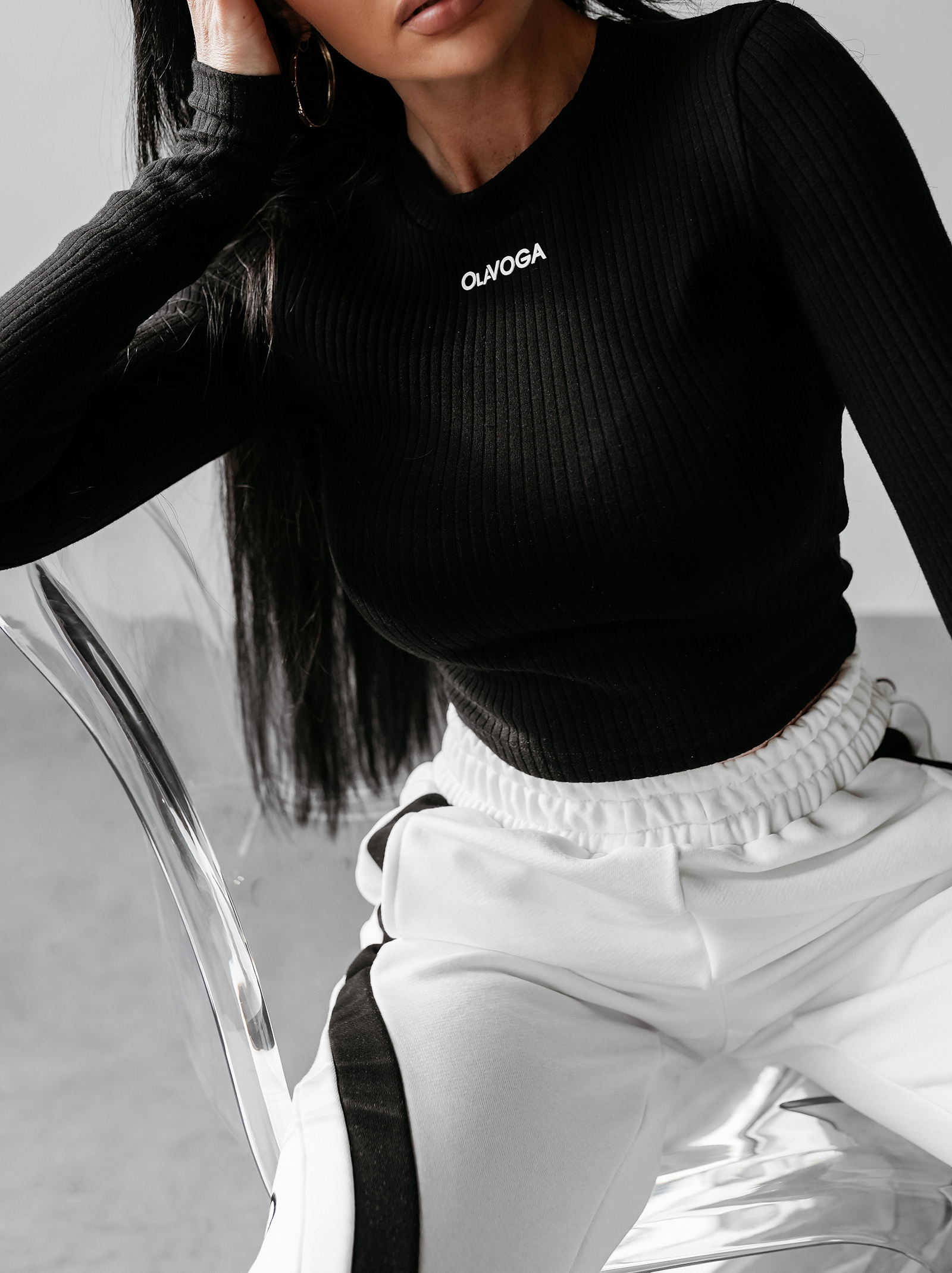 Bluzka przylegająca ATLANTA OLAVOGA czarna