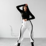 Bluzka przylegająca ATLANTA OLAVOGA czarna