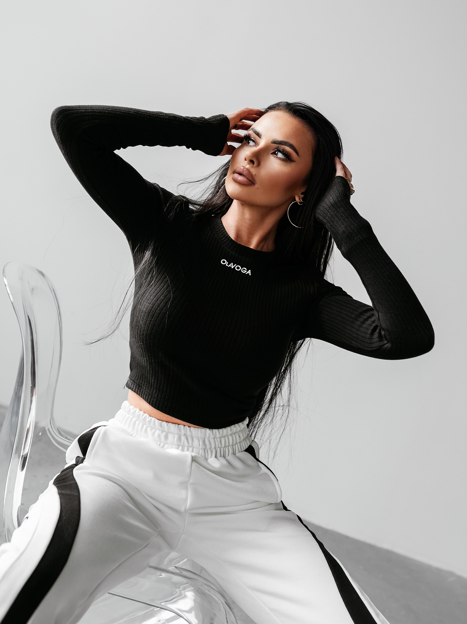 Bluzka przylegająca ATLANTA OLAVOGA czarna