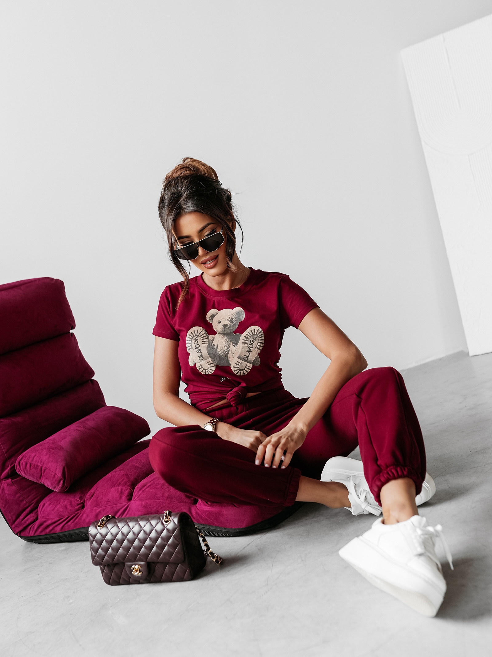 T-shirt taliowany NALLE OLAVOGA bordowy