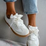 Buty sportowe z perłami Madam Bridge białe