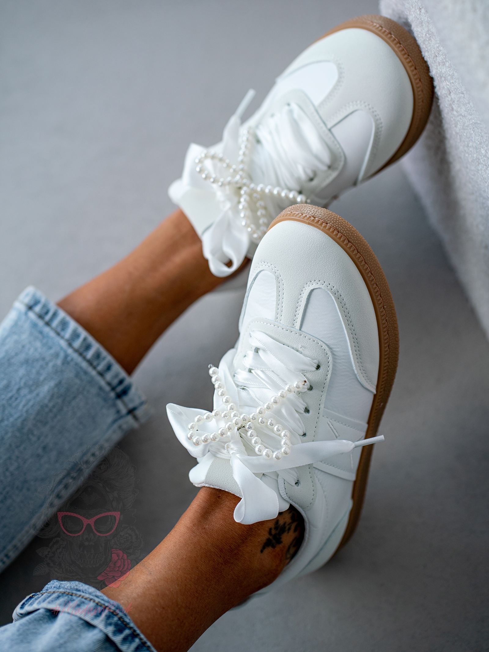 Buty sportowe z perłami Madam Bridge białe Buty sportowe z perłami Madam Bridge białe