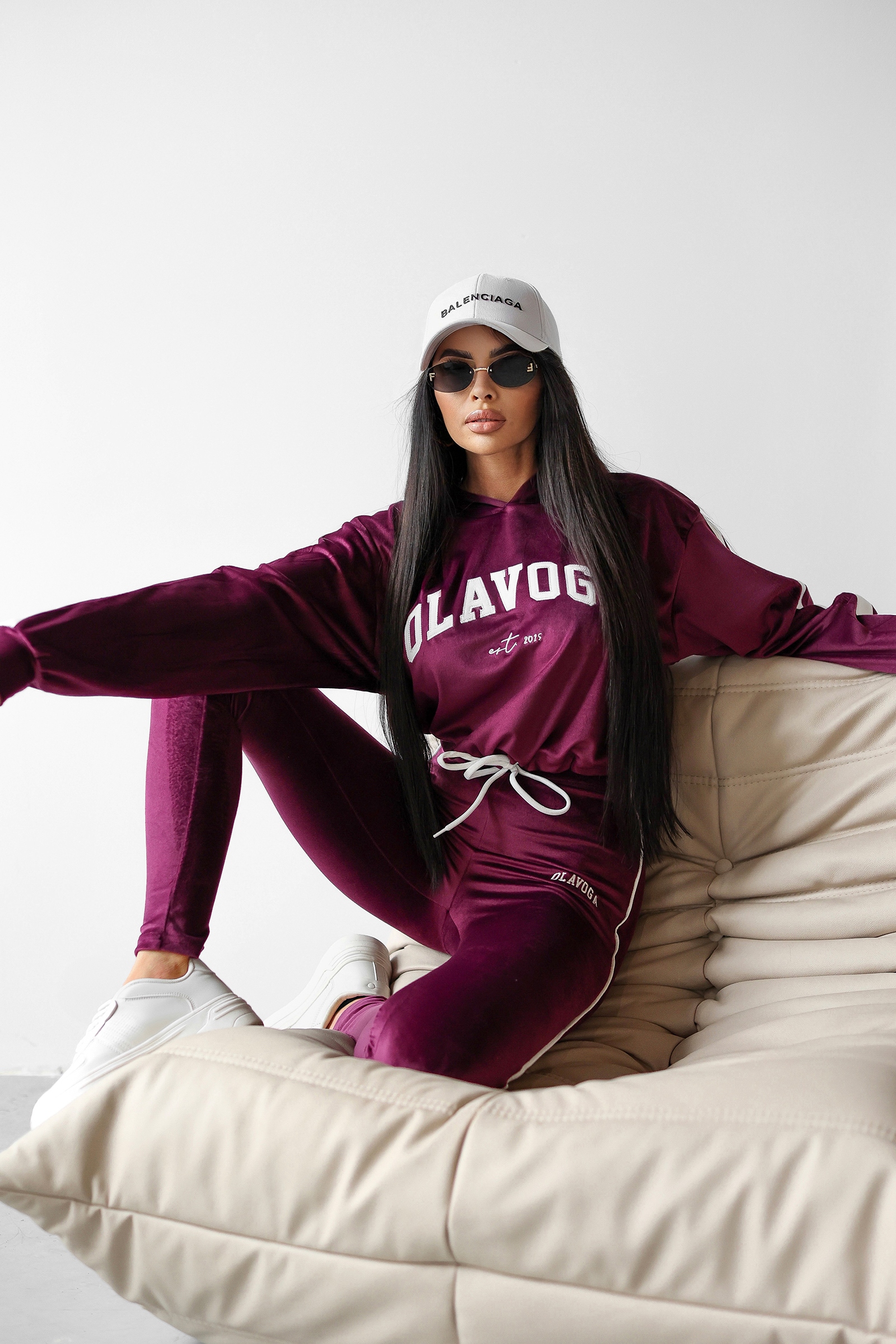 Dres welurowy HANA OLAVOGA bordowy Dres welurowy HANA OLAVOGA bordowy