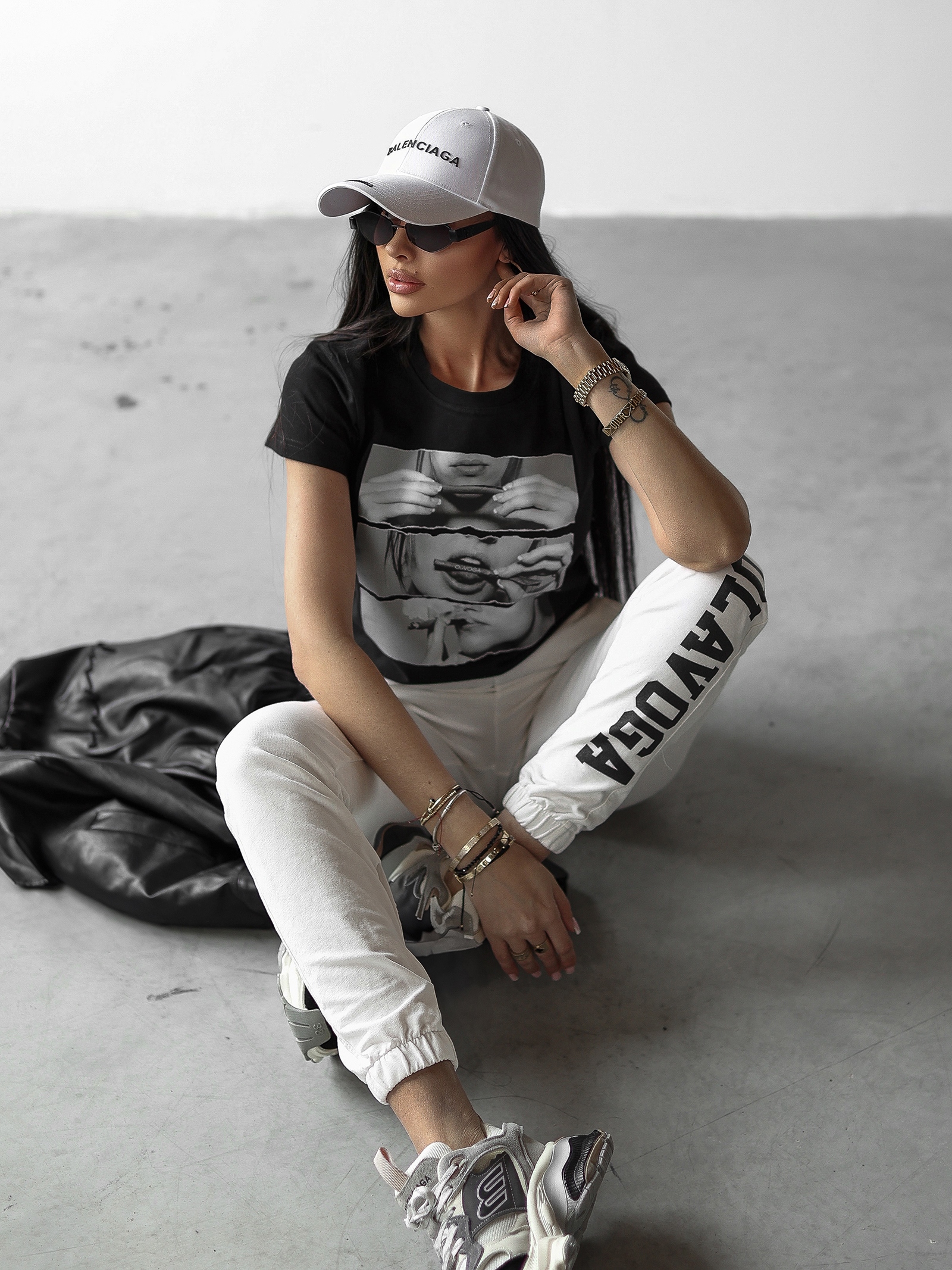 T-shirt taliowany LABIOS OLAVOGA czarny T-shirt taliowany LABIOS OLAVOGA czarny