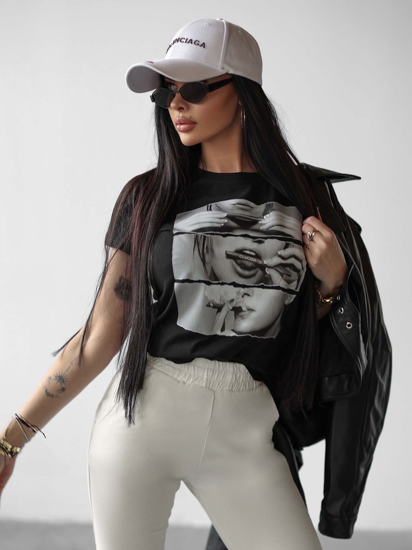 T-shirt taliowany LABIOS OLAVOGA czarny T-shirt taliowany LABIOS OLAVOGA czarny