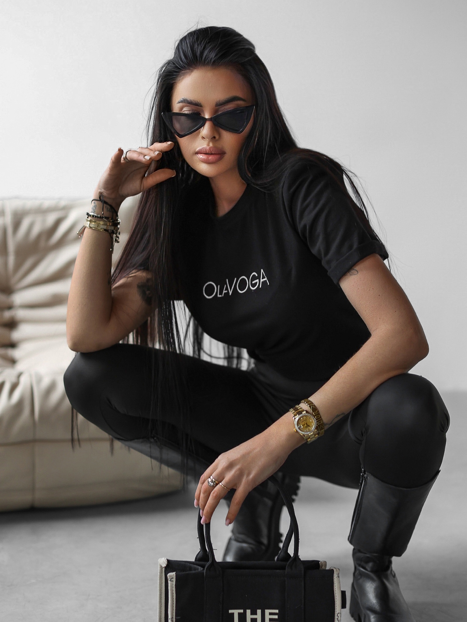 T-shirt bawełniany VIDA OLAVOGA czarny