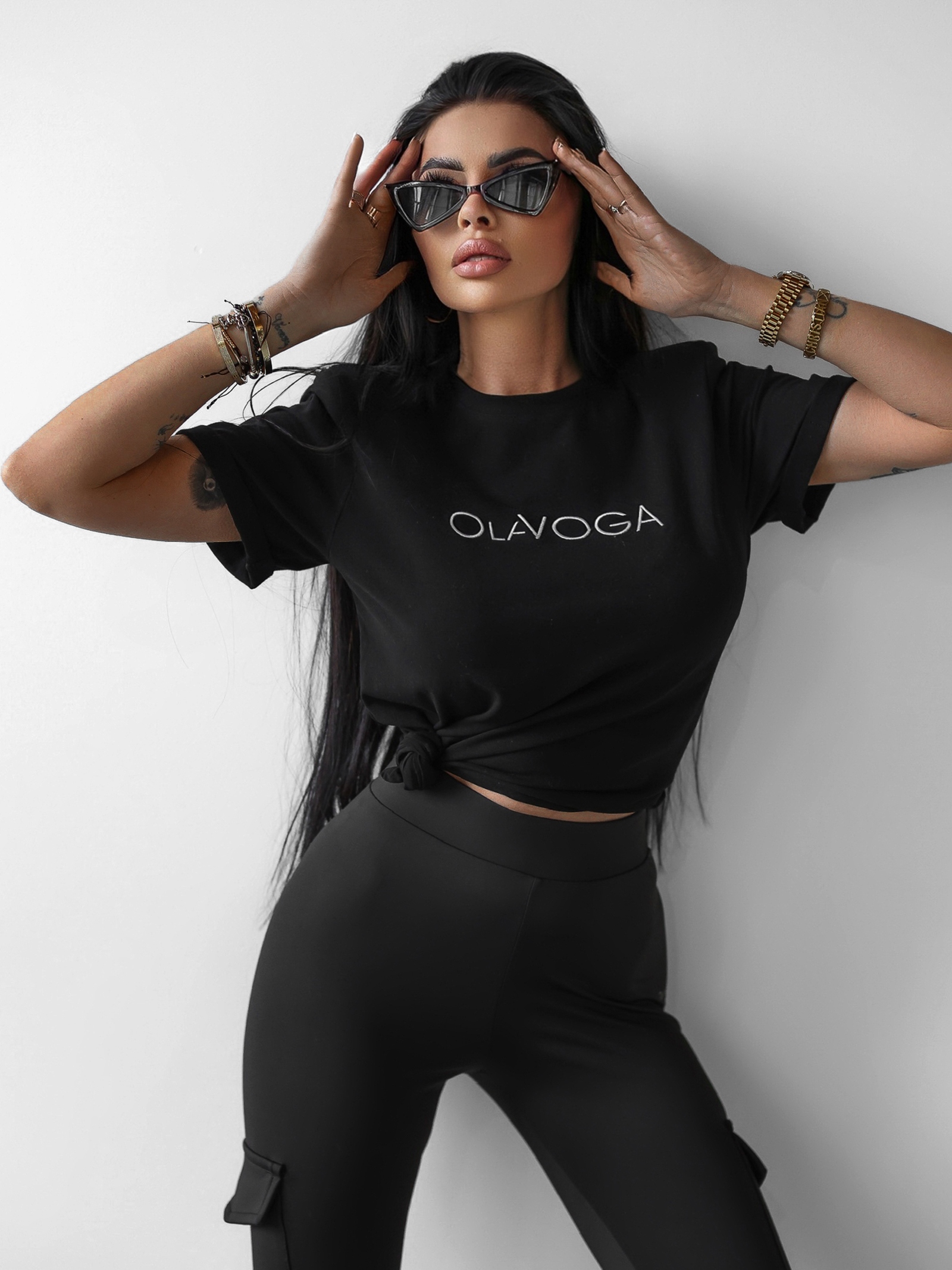 T-shirt bawełniany VIDA OLAVOGA czarny