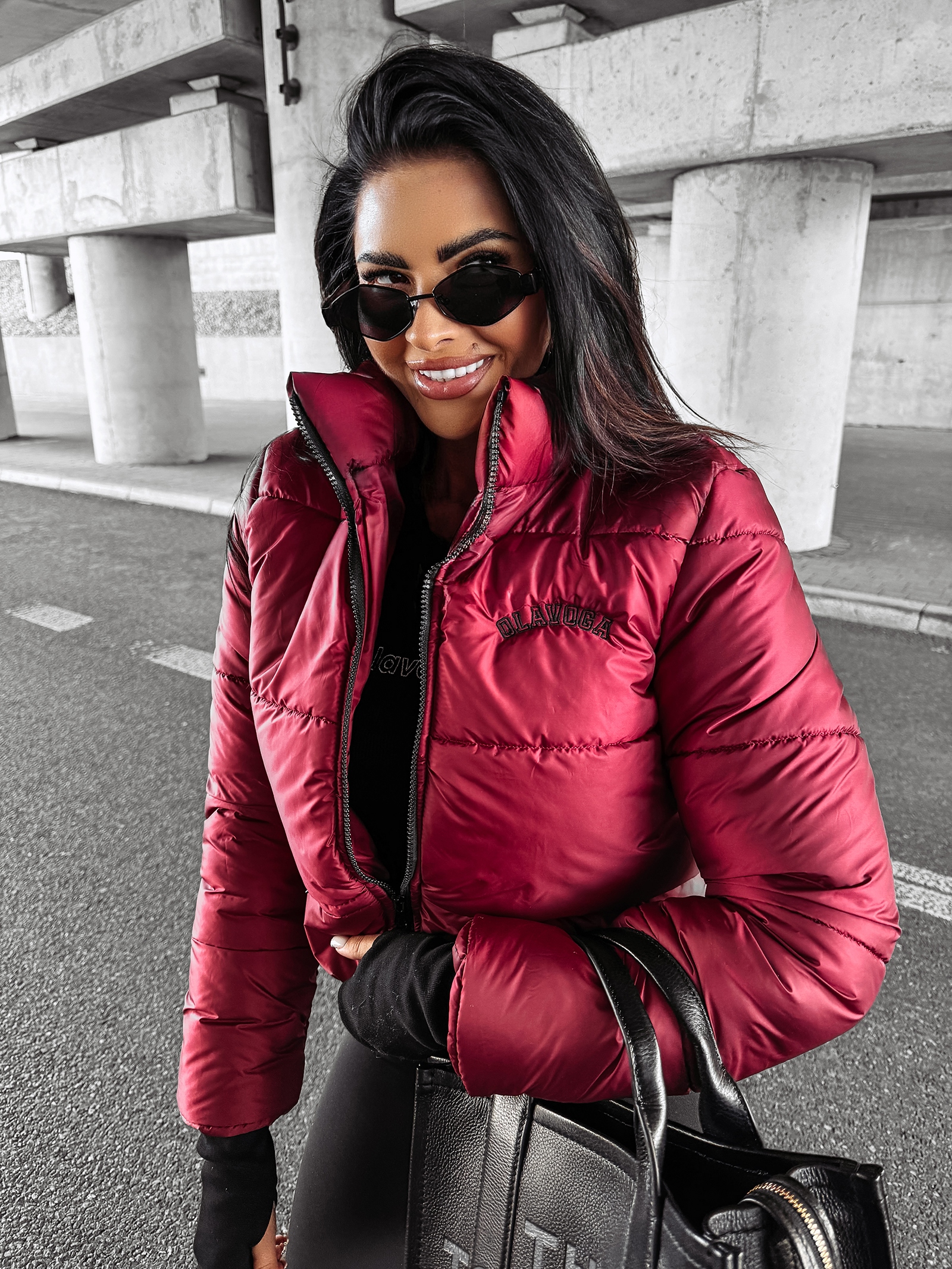 Kurtka puchowa bomber OLVERA OLAVOGA bordowa Kurtka puchowa bomber OLVERA OLAVOGA bordowa