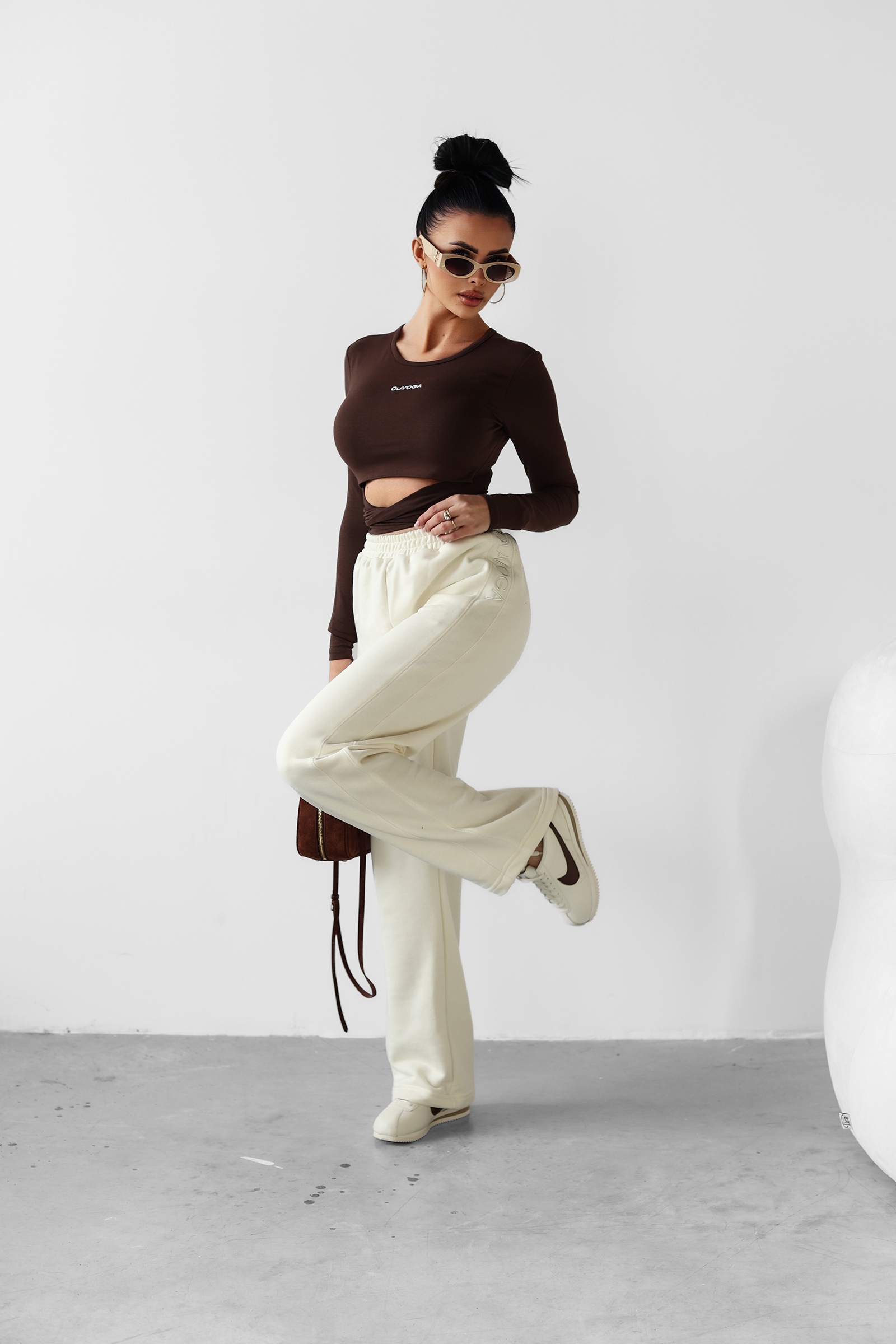 Bluzka z wycięciem ROSETT OLAVOGA brąz