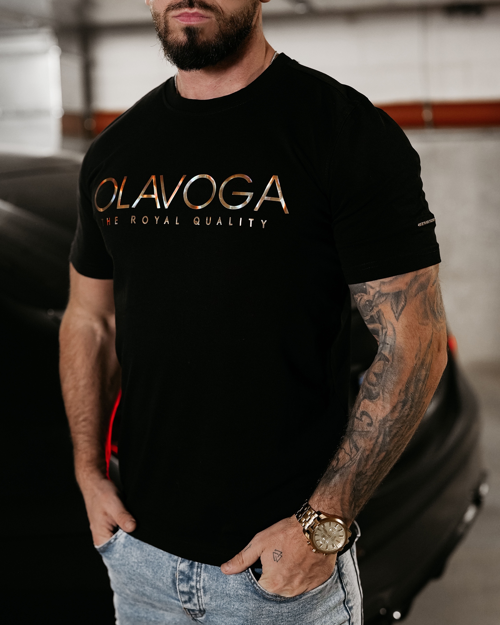 T-shirt męski ze złotym logo GLOW OLAVOGA czarny