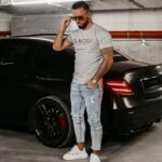 T-shirt męski ze złotym logo GLOW OLAVOGA jasnoszary