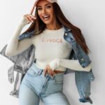 Sweter dopasowany JACQUELINE OLAVOGA ecru