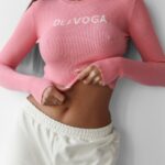 Sweter dopasowany JACQUELINE OLAVOGA róż