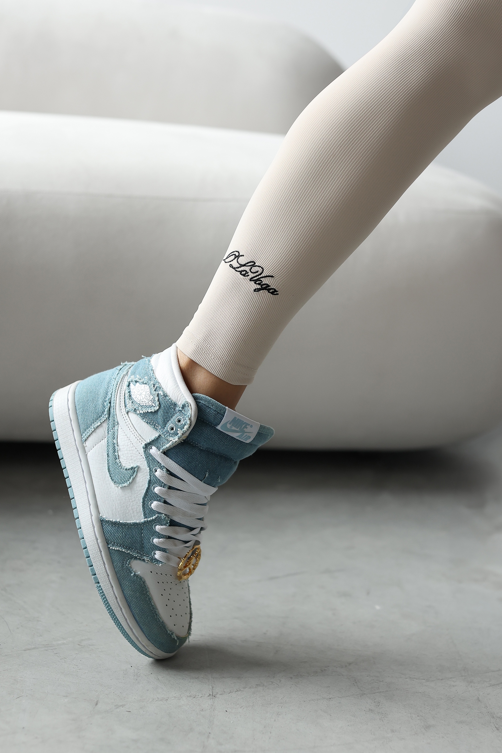 Legginsy prążkowane LARIX OLAVOGA beżowe Legginsy prążkowane LARIX OLAVOGA beżowe