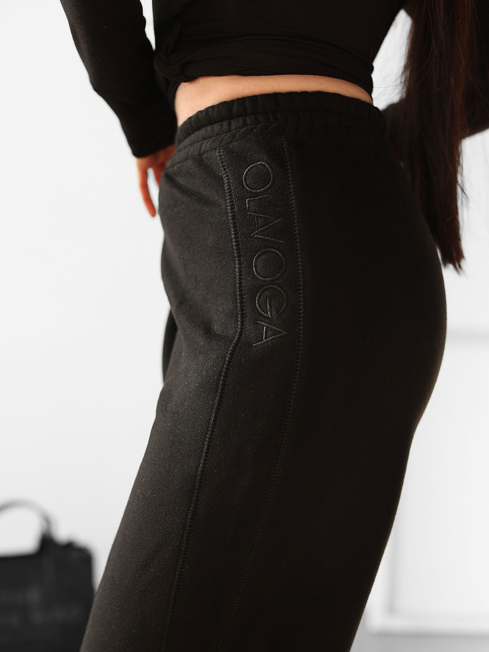 Spodnie sportowe bawełniane HOYO OLAVOGA czarne Spodnie sportowe bawełniane HOYO OLAVOGA czarne