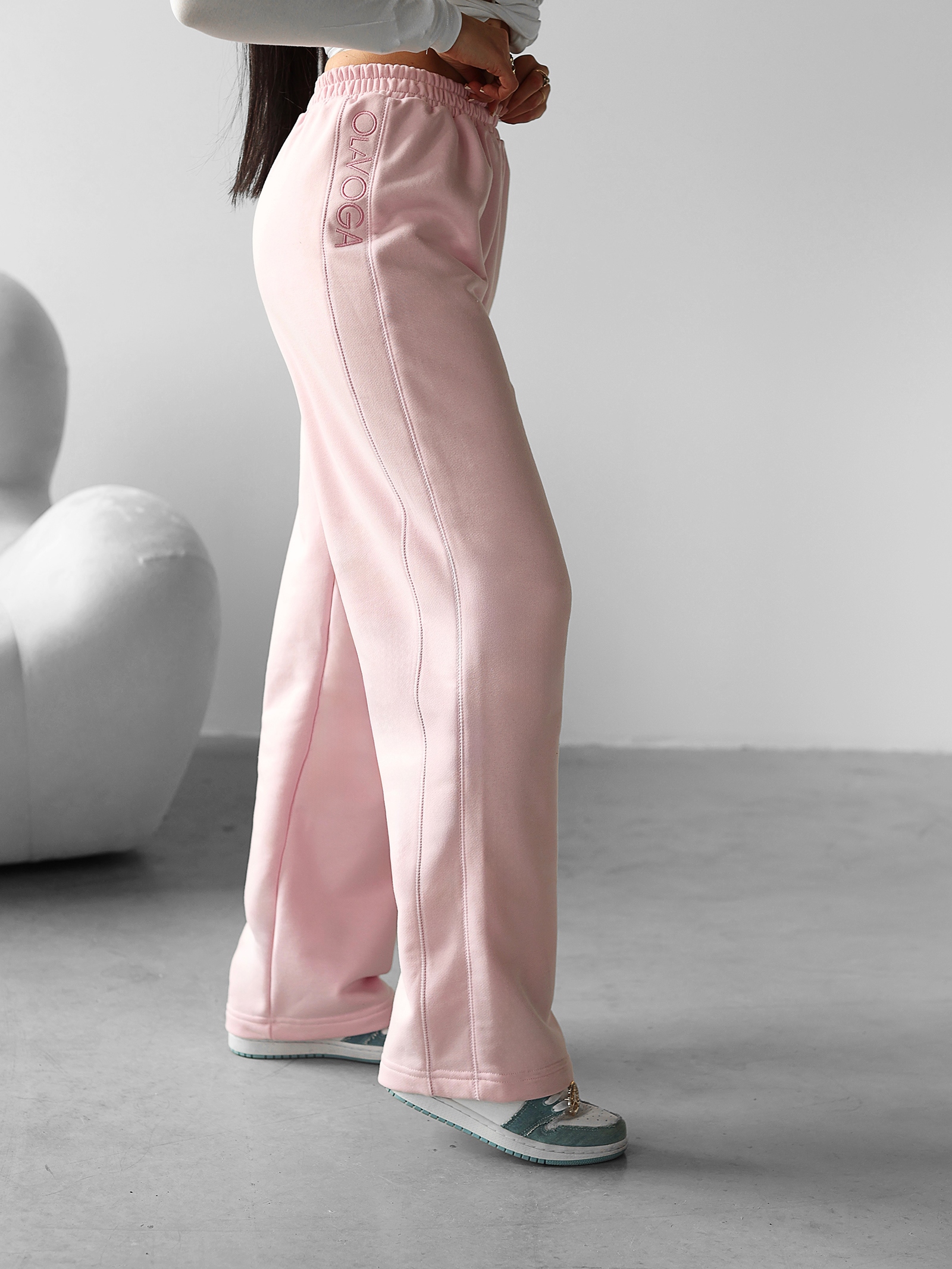 Spodnie sportowe bawełniane HOYO OLAVOGA pudrowy róż
