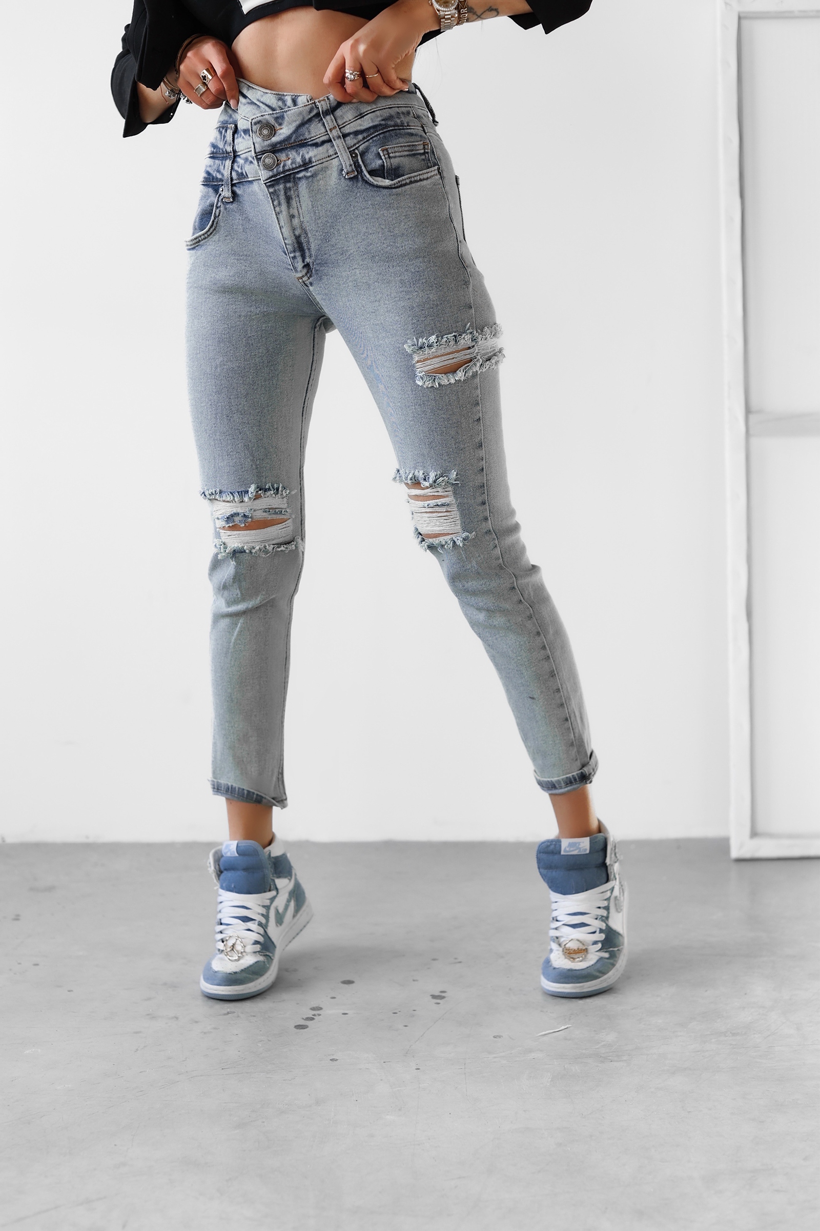 Spodnie jeansowe dopasowane LUNA OLAVOGA niebieskie