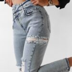 Spodnie jeansowe dopasowane LUNA OLAVOGA niebieskie