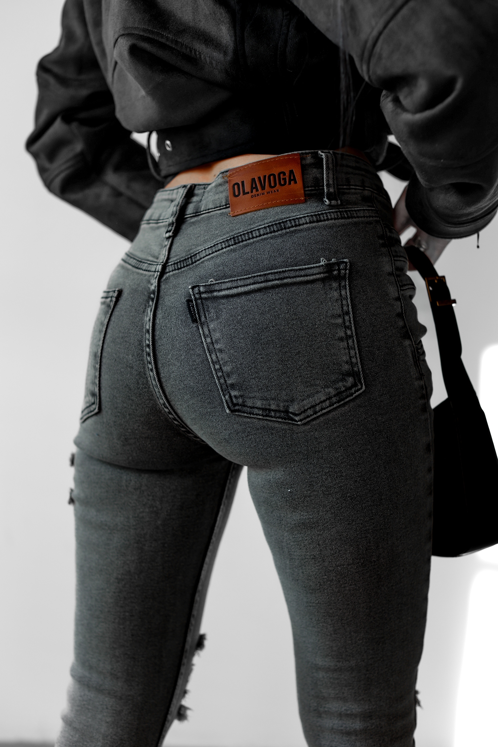 Spodnie jeansowe dopasowane LUNA OLAVOGA szare