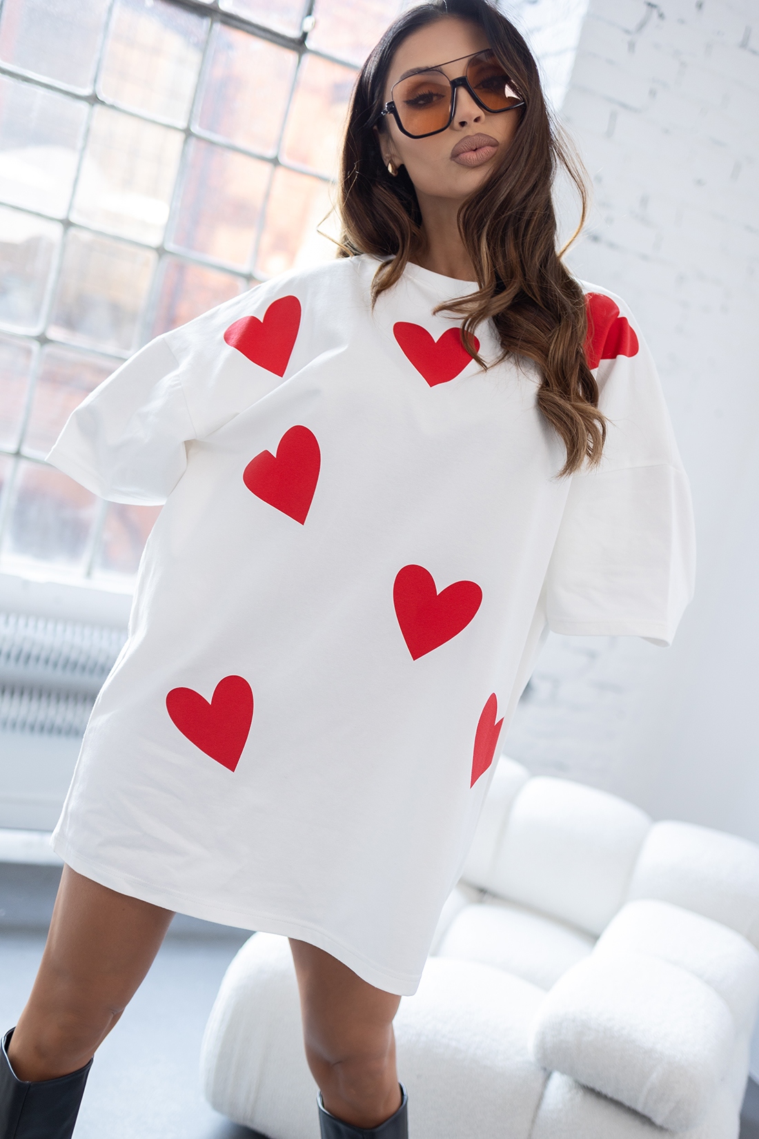 T-shirt oversize z serduszkami MC Heartbeat biały T-shirt oversize z serduszkami MC Heartbeat biały