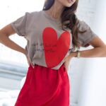 T-shirt klasyczny z printem MC BigHeart beżowy