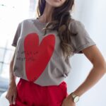 T-shirt klasyczny z printem MC BigHeart beżowy