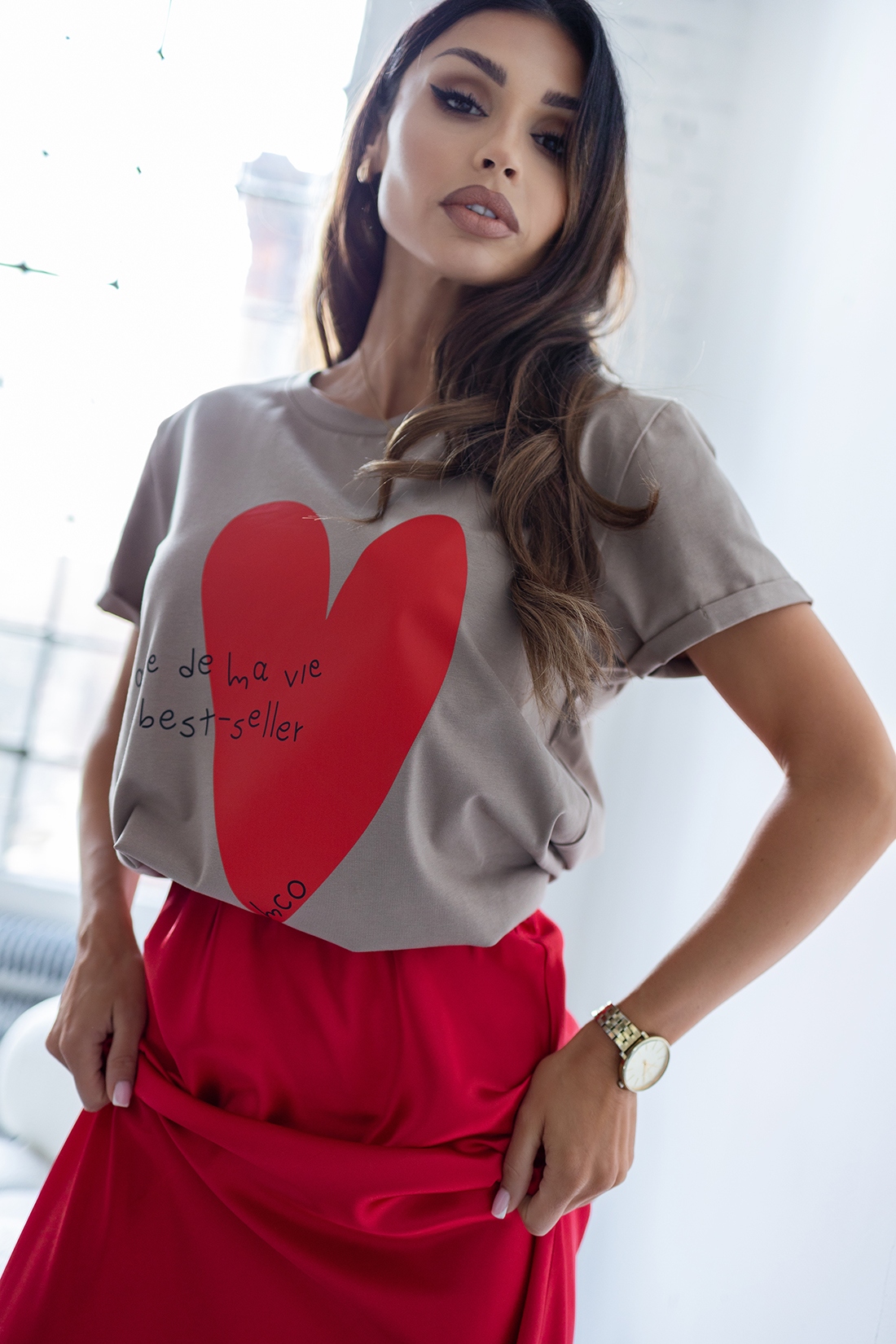 T-shirt klasyczny z printem MC BigHeart beżowy T-shirt klasyczny z printem MC BigHeart beżowy