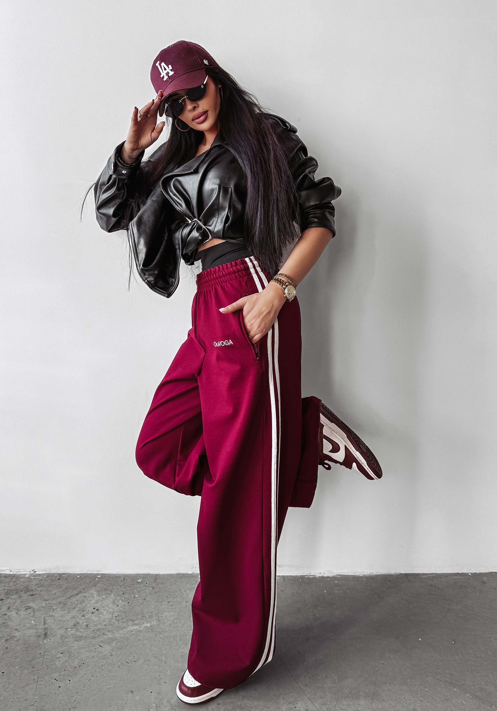 Spodnie z szerokimi nogawkami ANDRA OLAVOGA bordowe