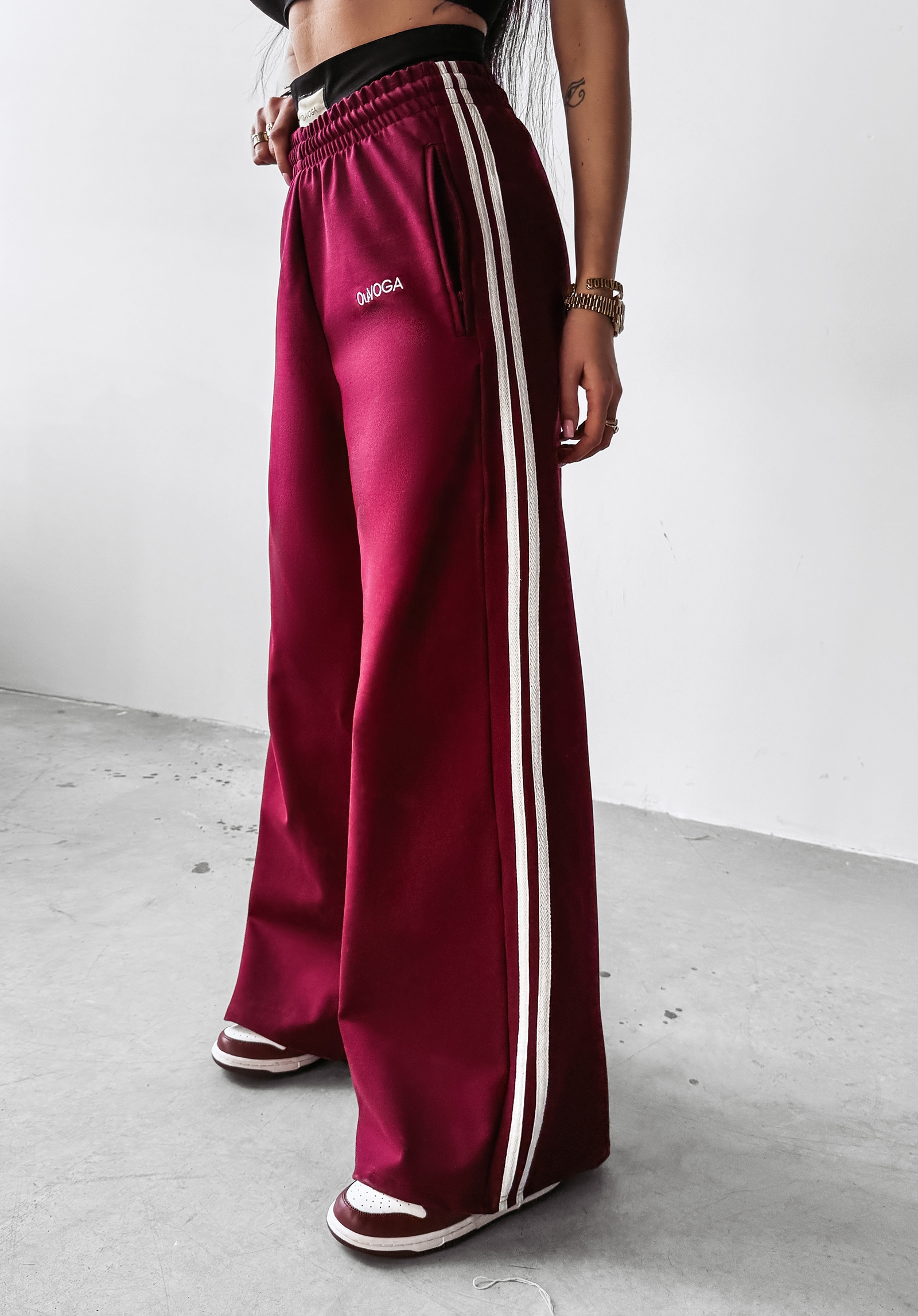 Spodnie z szerokimi nogawkami ANDRA OLAVOGA bordowe