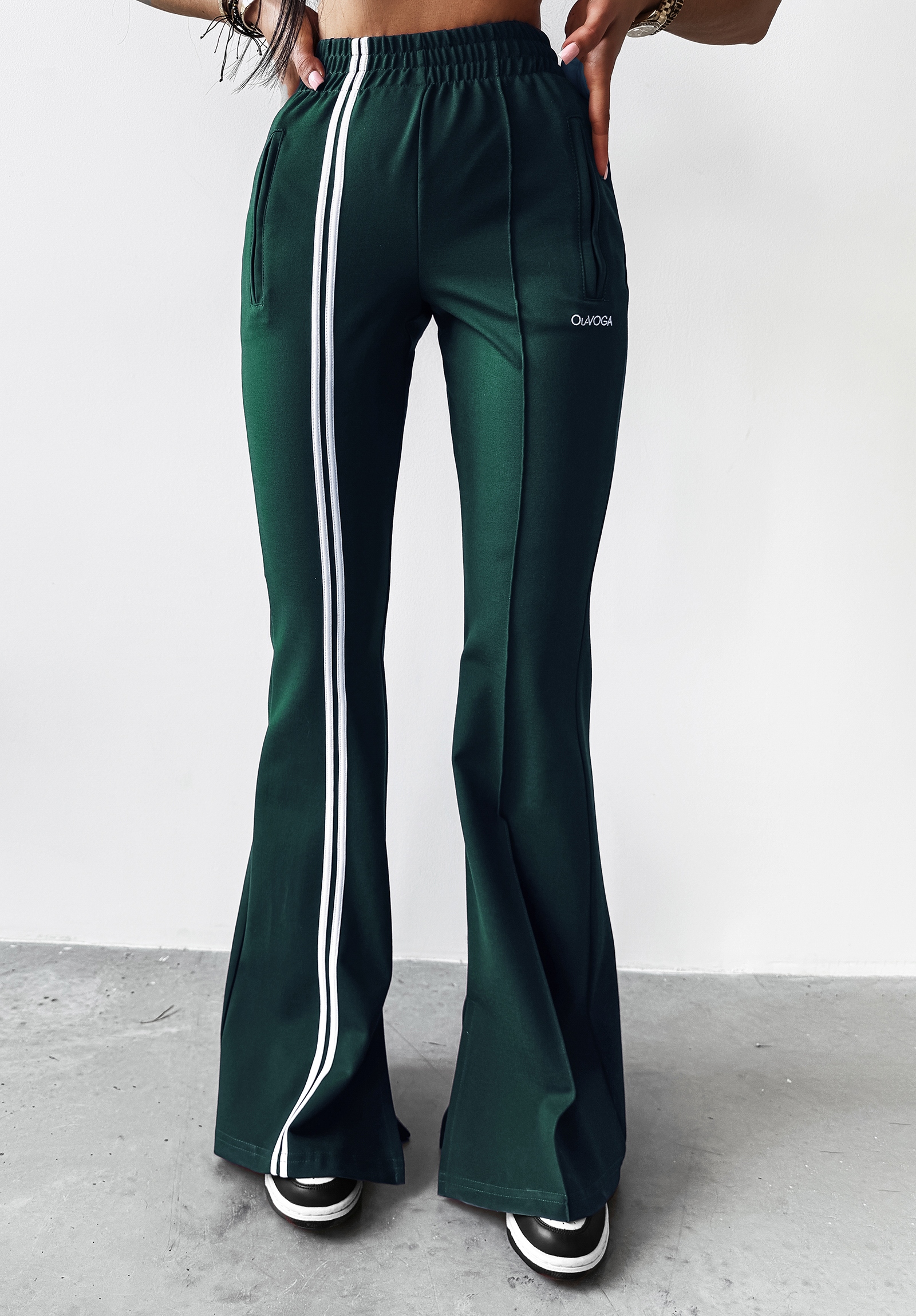 Spodnie z lampasami CLOCHE OLAVOGA zielone Spodnie z lampasami CLOCHE OLAVOGA zielone