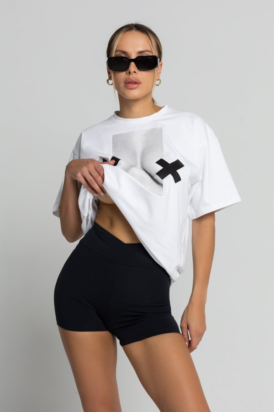 T-shirt bawełniany CHIARA BOOBIES biały