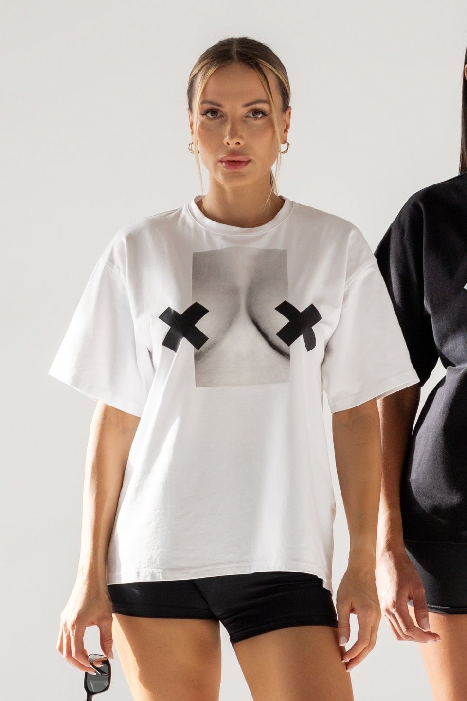 T-shirt bawełniany CHIARA BOOBIES biały