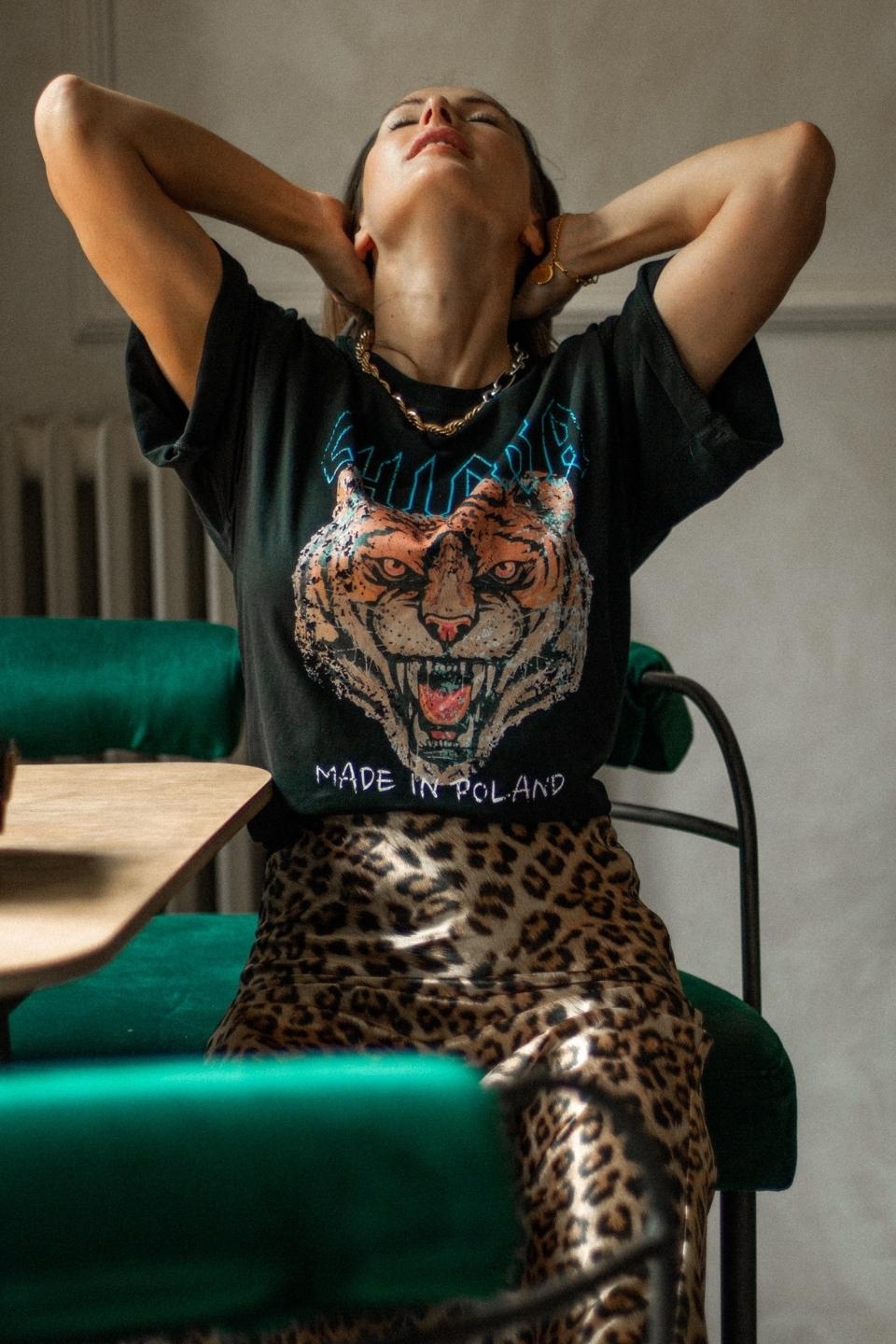 T-shirt oversize CHIARA ROAR czarny