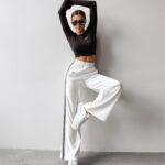 Bluzka dopasowana KOROTO OLAVOGA czarna