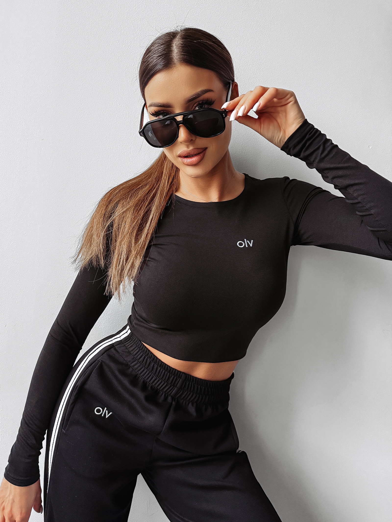 Bluzka dopasowana KOROTO OLAVOGA czarna