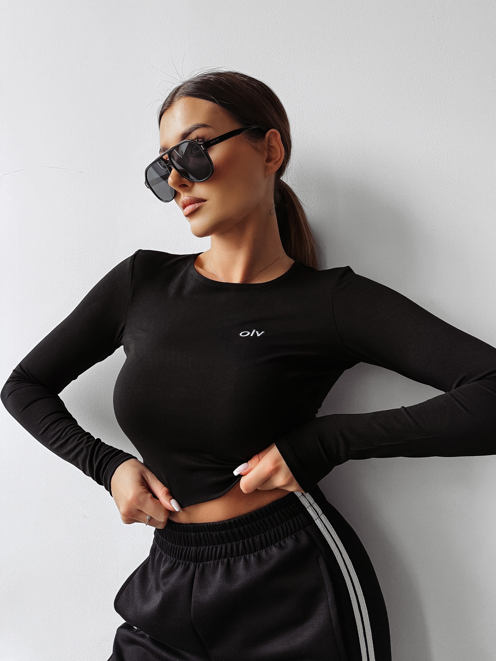 Bluzka dopasowana KOROTO OLAVOGA czarna