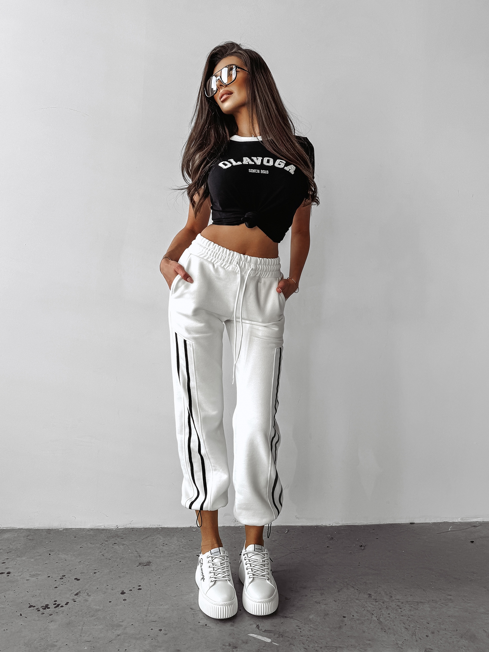 T-shirt bawełniany MURANI OLAVOGA czarny