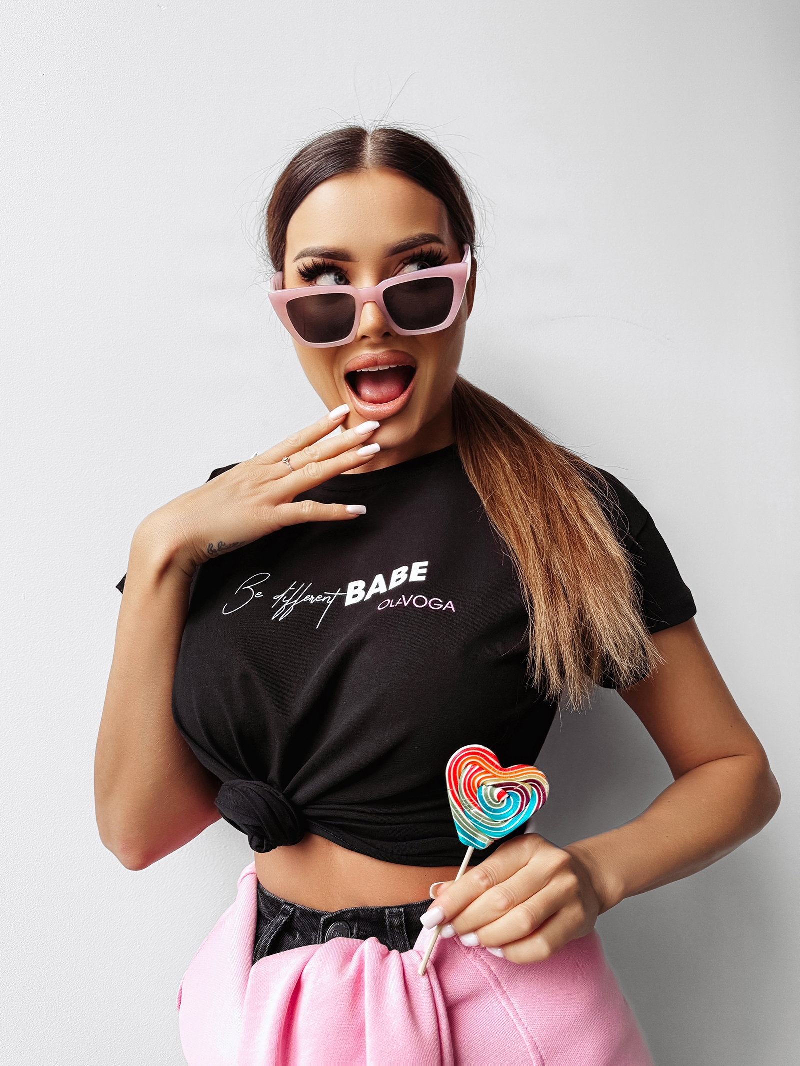 T-shirt damski bawełniany PURNITO OLAVOGA czarny T-shirt damski bawełniany PURNITO OLAVOGA czarny